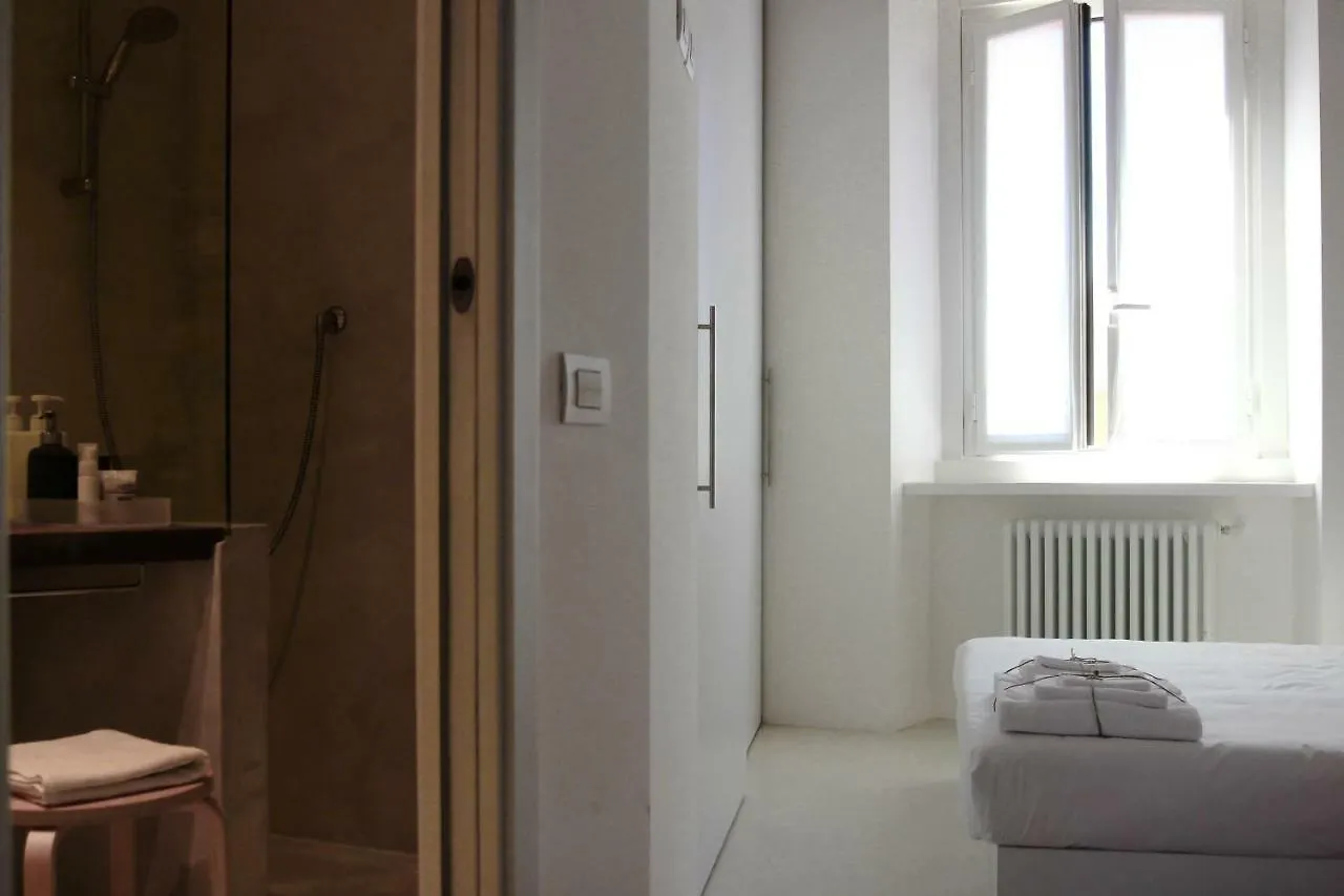 Design Apartment Porta Venezia Milan 0*,  Italy